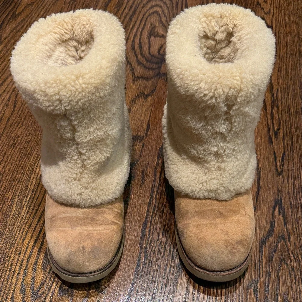 UGG Tan Shearling Boots - Picture 1 of 4